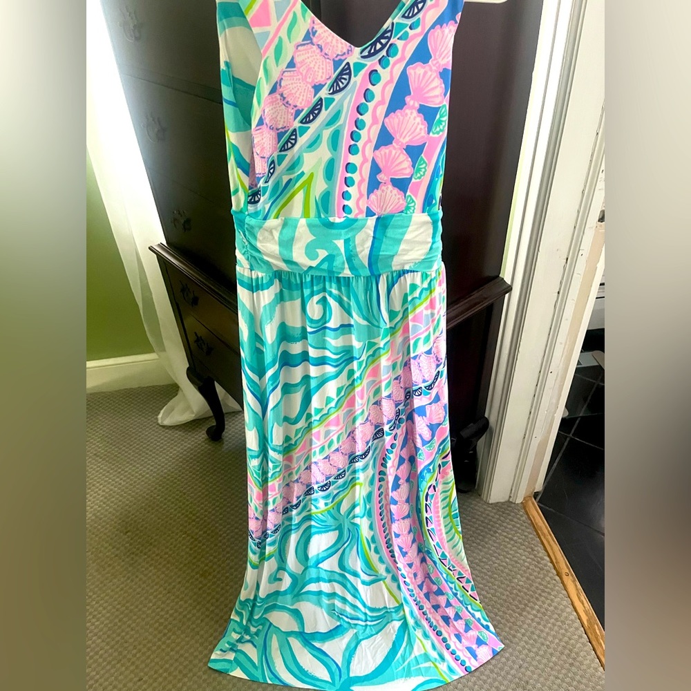 Beautiful Lilly Pulitzer sun dress, full length.